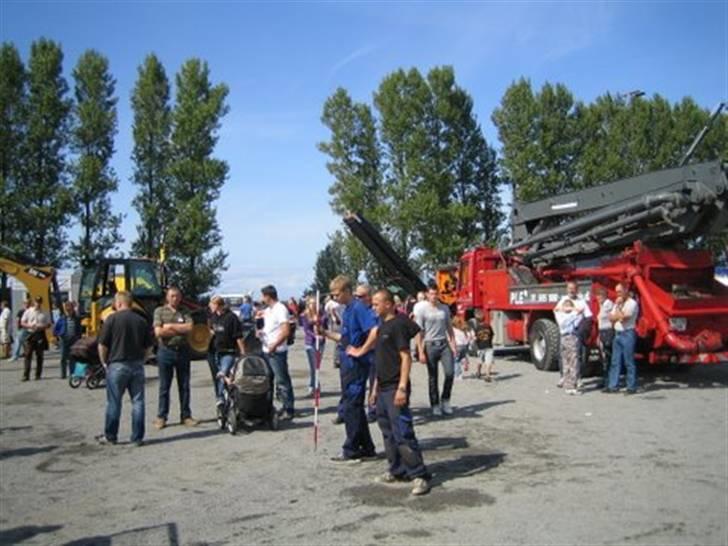 Lastbil burnout, by Slider-team Bornholm - Ja, jeg er så lige igang med at spære området af, sikkerheden skal jo være i top... billede 4