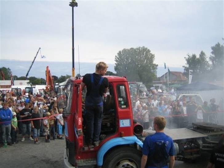 Lastbil burnout, by Slider-team Bornholm - Philip betragter lige det hele efter hans fremragende slider... billede 17