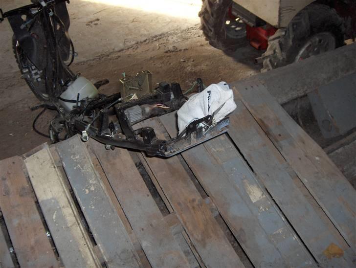 Hot Projekt 08/09 - Har fjernet det værste rust på stellet billede 54