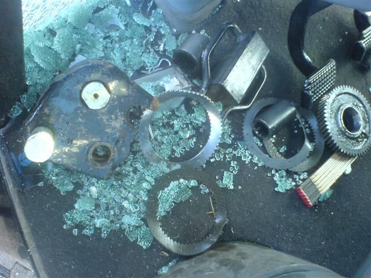 Maskinpartner A/S i Billund - Lidt billeder fra en T7040 som har været i et trafik uheld billede 44