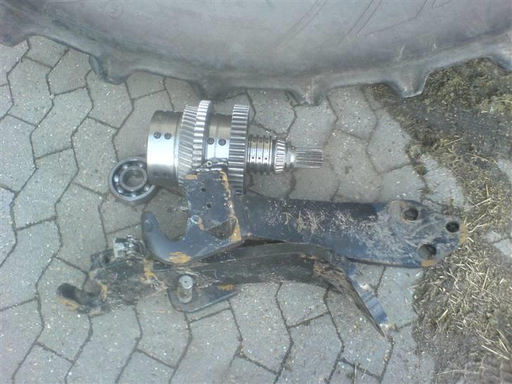 Maskinpartner A/S i Billund - Der ligger der så lige en af powershifte koblingerne billede 49