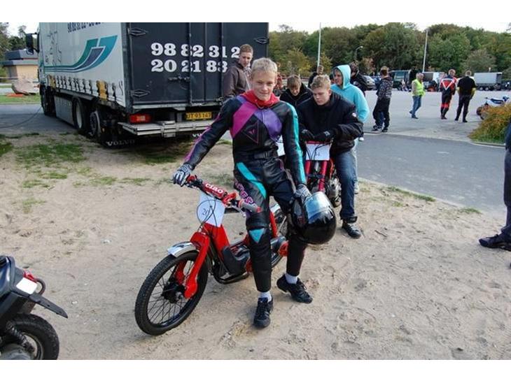 {{currentPhoto.altText}} billede {{currentPhoto.number}}