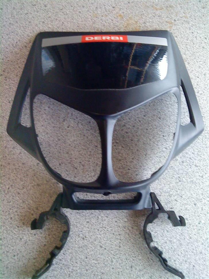 Derbi senda std. skjolde !!!! - FØR!!

Frontkåbe billede 2