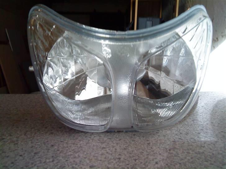 Derbi senda std. skjolde !!!! - FØR!!

Lygteglas billede 3