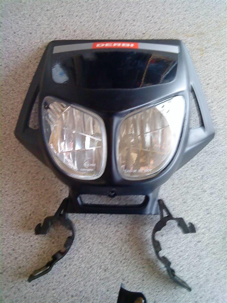 Derbi senda std. skjolde !!!! - FØR!!

Komplet front billede 4