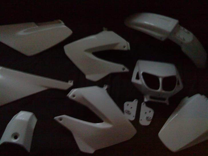 Derbi senda std. skjolde !!!! - NU!!

Højglanspolerede hvide senda std. skjolde billede 13