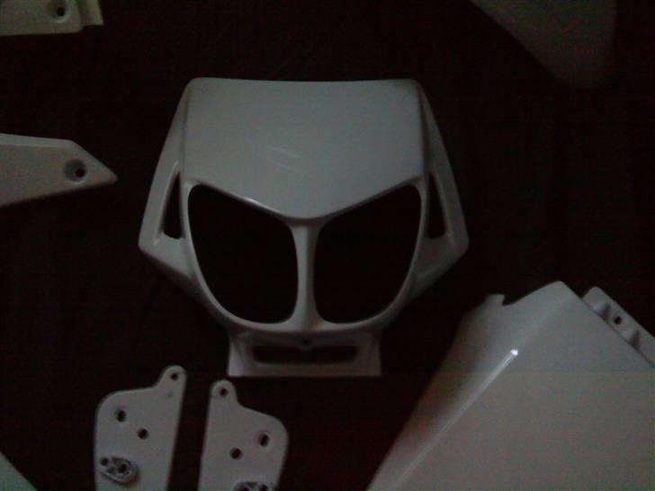 Derbi senda std. skjolde !!!! - NU!!

Højglanspoleret Frontkåbe billede 16