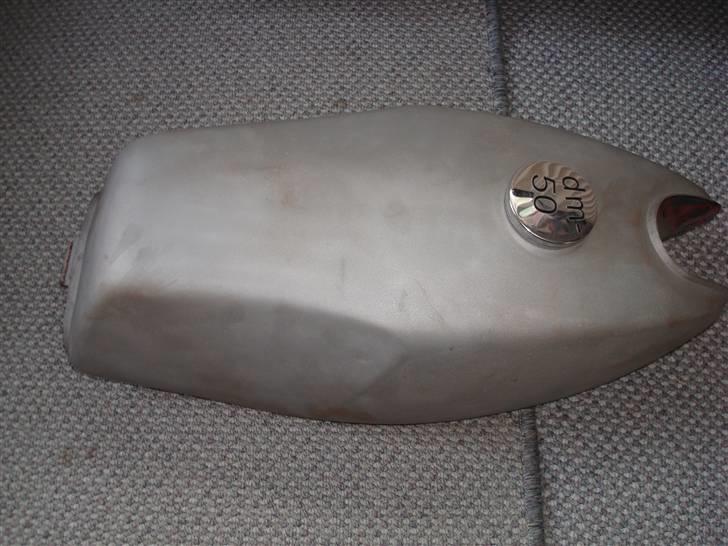 Suzuki Dm50 Samurai Projekt - Sandblæst tank billede 3