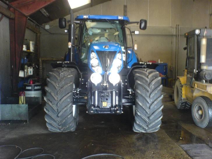 Maskinpartner A/S i Billund - En T7030, som blev klargjort til afhentning billede 60