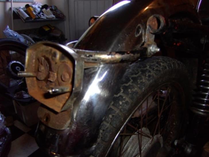 Projekt Everton 4 gear. - Her er et billede af baglygten (eller hvad der er tilbage af den) mest for at huske hvordan den så ud. billede 3