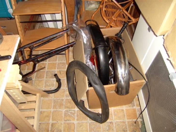 Projekt Everton 4 gear. - Hjul,skærm og andet.
Læg mærke til at stellet er orangeplettet. billede 20