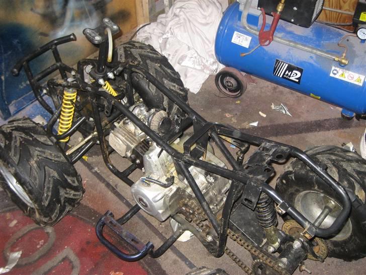 Min 110cc atv'er projekt 15% færdig. skriv en kommentar  - Da jeg var ved at skille den af billede 8