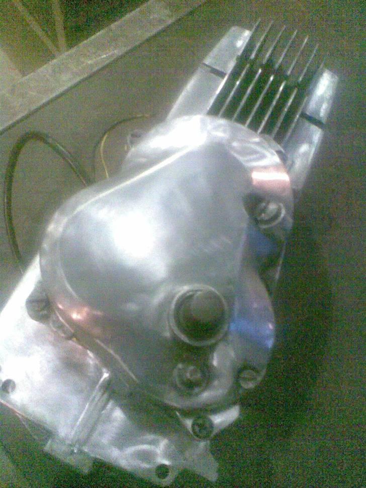 Puch Maxi renovering - Pudset og slebet kickstarterskjold. er ret godt tilfreds med resultat. billede 15