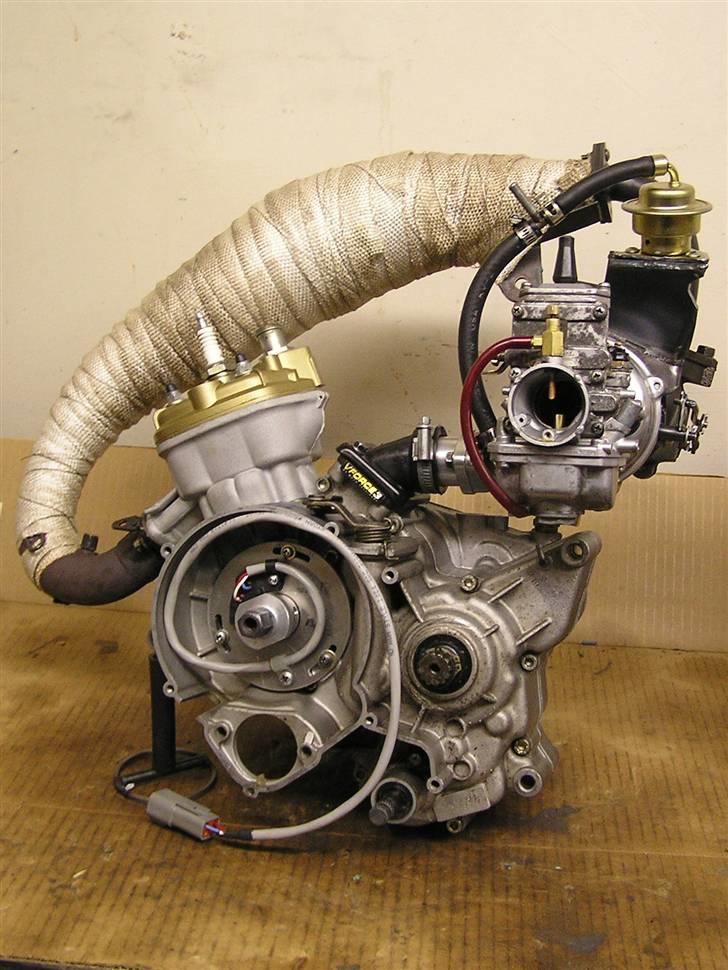 RS50 50cc motor med turbo - 233,3 km/t - Motoren er testet med både 24 og 28 mm Mikuni.
24 mm når der køres på ren benzin. 
28 mm når der køres på methanol-blandet benzin og med NOS. billede 1