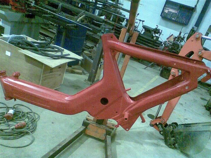 Puch Maxi renovering - Har malet stellet. Original Puch Maxi rød - naturligvis! billede 20