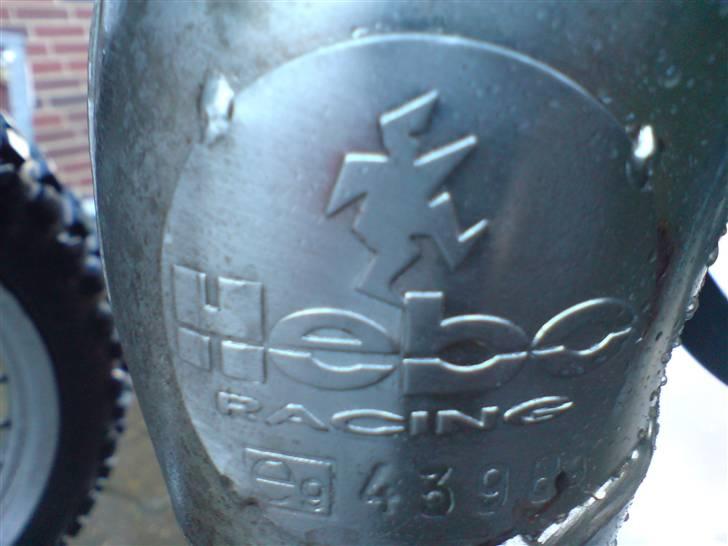 Polering af hebo udstødning før og efter - Før jeg overhovedet tænkte på at polere den :P billede 1