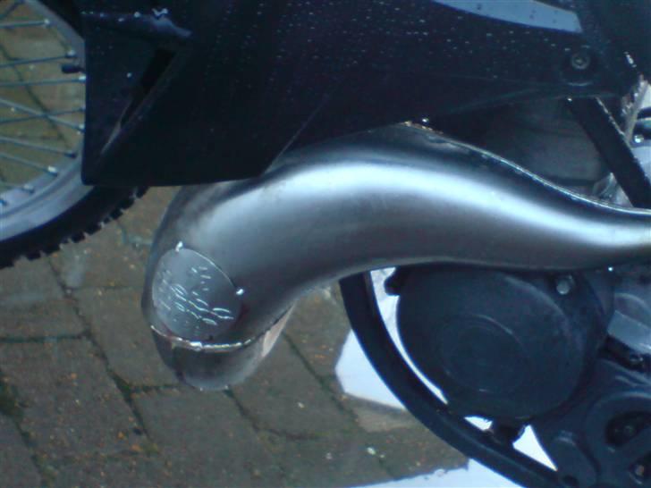 Polering af hebo udstødning før og efter - Før jeg overhovedet tænkte på at polere den :P billede 2