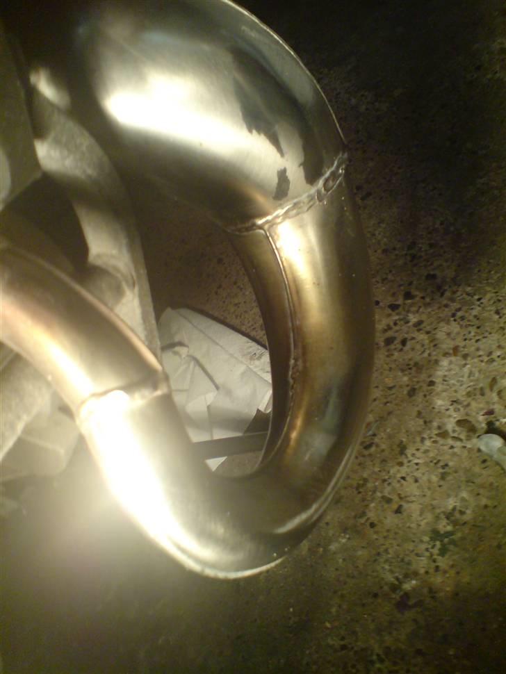 Polering af hebo udstødning før og efter - Jeg prøvede at polere den her et par uger før uden at fjerne lakken : / det virkede ikke ret godt for at være helt ærelig ^^ billede 5