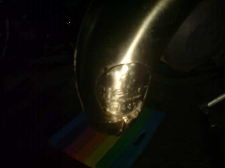 Polering af hebo udstødning før og efter - Jeg prøvede at polere den her et par uger før uden at fjerne lakken : / det virkede ikke ret godt for at være helt ærelig ^^ billede 7