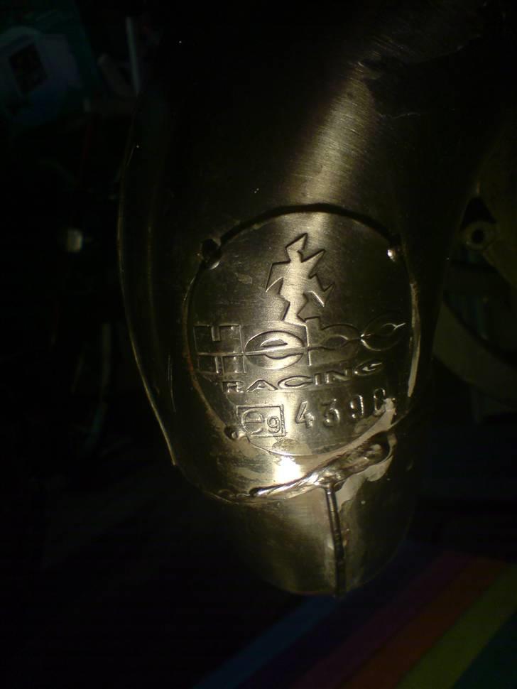 Polering af hebo udstødning før og efter - Jeg prøvede at polere den her et par uger før uden at fjerne lakken : / det virkede ikke ret godt for at være helt ærelig ^^ billede 9