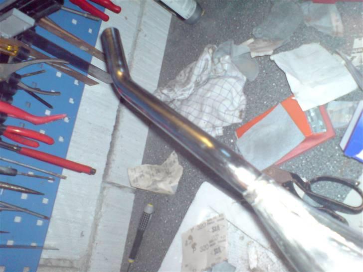 Polering af hebo udstødning før og efter - Her er jeg igang med at fjerne lakken!
på min hebo udstødning. billede 14