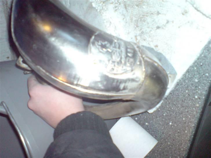 Polering af hebo udstødning før og efter - Her er jeg igang med at fjerne lakken!
på min hebo udstødning. billede 15