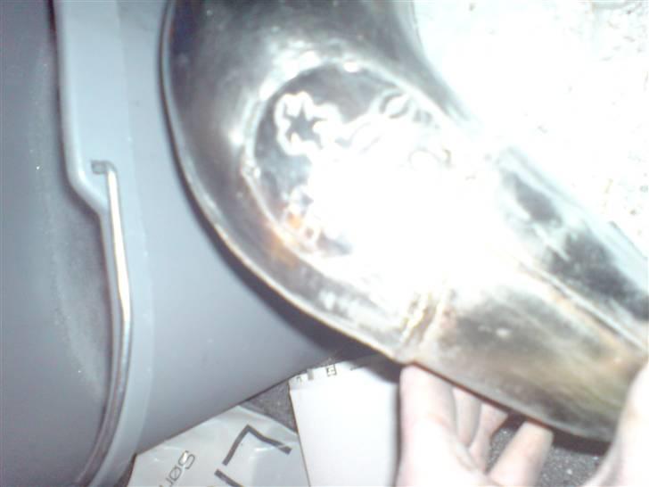 Polering af hebo udstødning før og efter - Her er jeg igang med at fjerne lakken!
på min hebo udstødning. billede 16