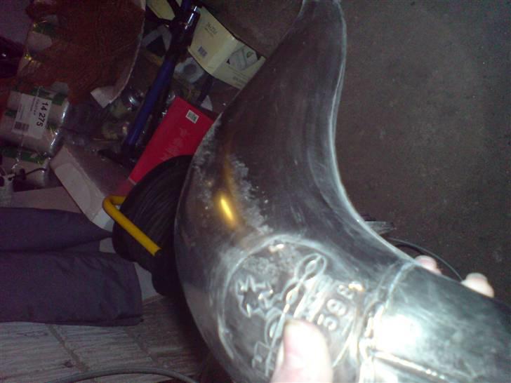 Polering af hebo udstødning før og efter - Her er jeg igang med at fjerne lakken!
på min hebo udstødning. billede 19