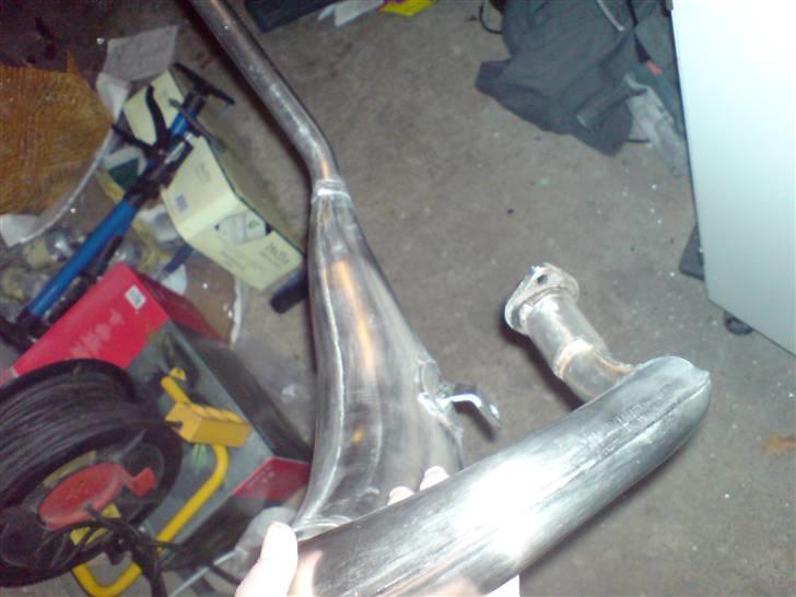 Polering af hebo udstødning før og efter - Her er jeg igang med at fjerne lakken!
på min hebo udstødning. billede 20