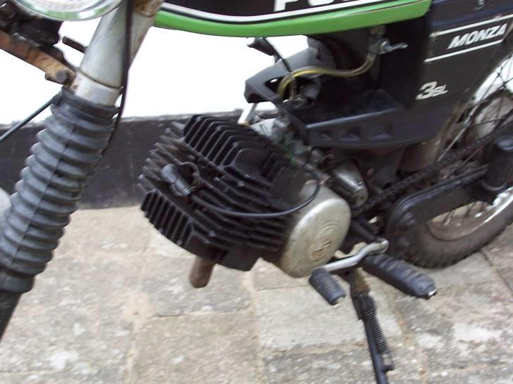 Puch Monza 3 gear fra dag nr. 1 - Engine... Der skulle lidt flere penge i den end først regnet med :p 27/5 2006 billede 8