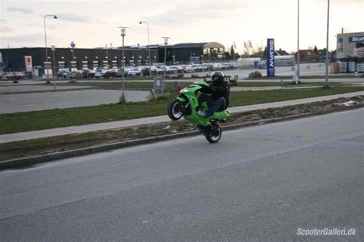 Kørsel på 1 hjul ! billede 2