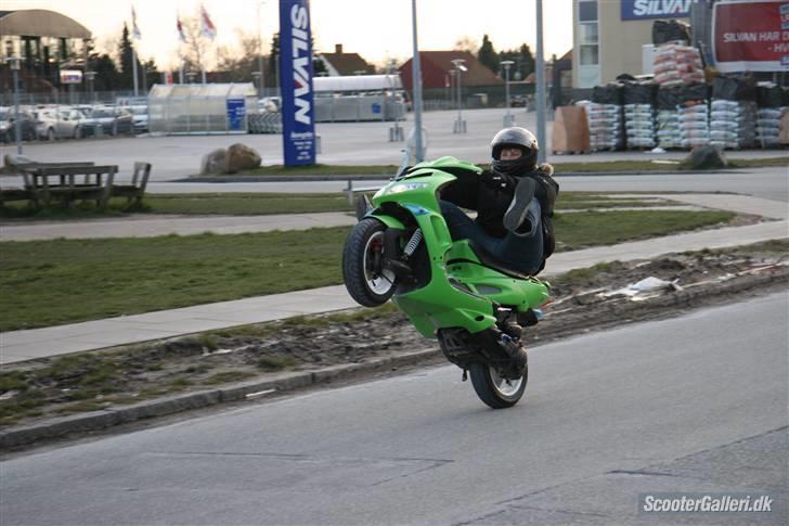 Kørsel på 1 hjul ! billede 3