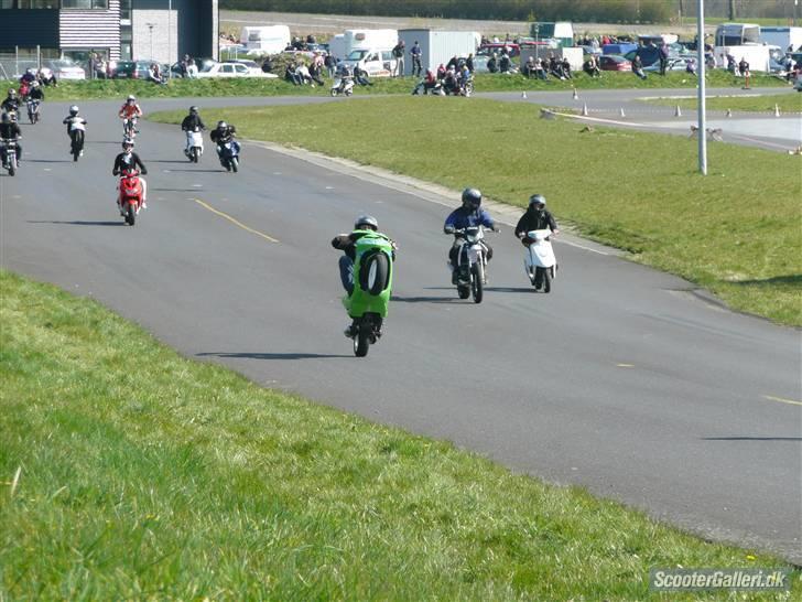 Kørsel på 1 hjul ! billede 6