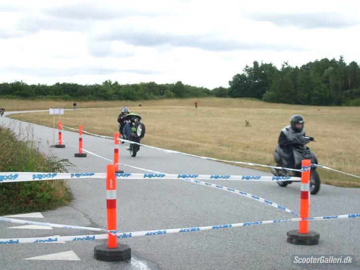 Kørsel på 1 hjul ! billede 8