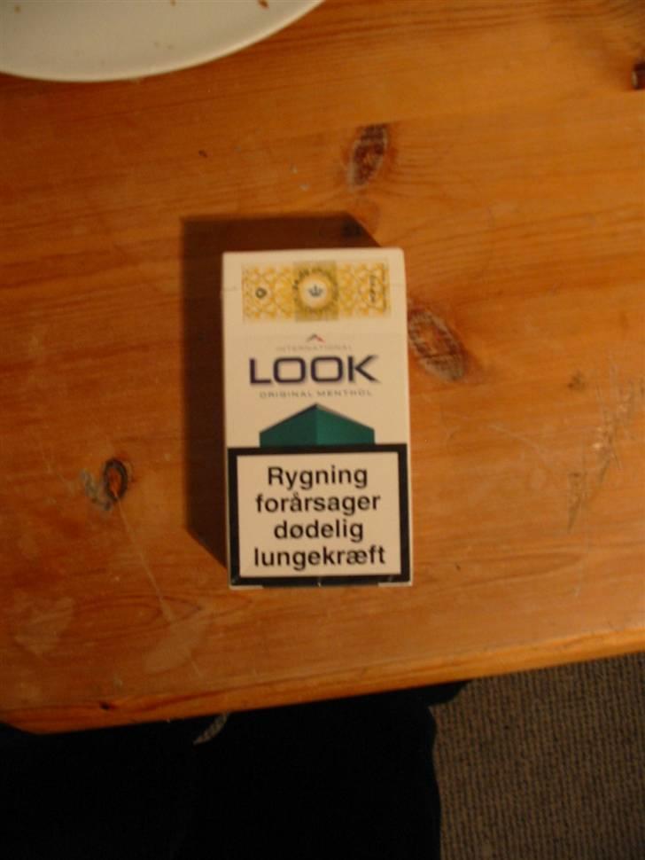 Smøg testen! - Grøn Look (Menthol)
Pris 34,-

Design: Lidt gammelfar stil men en flot grøn farve. 10/20 Smøger.

Kvalitet af indeholdet: en god menthol smøg, men vi er overbevist om de findes bedre og prisen er ret høj. 9/20 Smøger billede 7