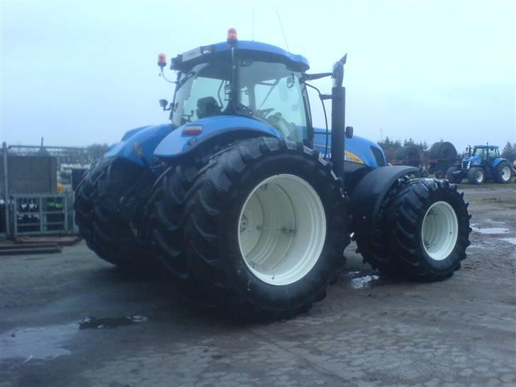 Maskinpartner A/S i Billund - En T7030 jeg monterede 4 tvillingehjul på. ser rimelig hård ud billede 78