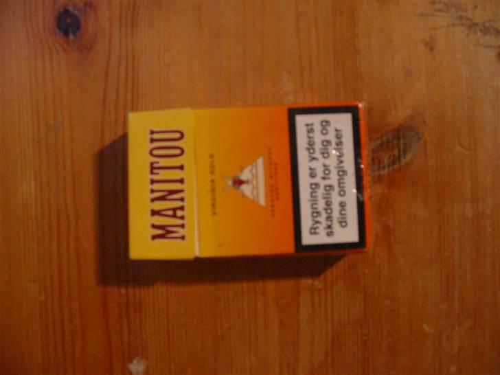 Smøg testen! - Manitou
Pris: 33.-

Design: Eksotisk pakke, en lækker blandning mellem orange og gul! 12/20 Smøger

Kvalitet af indeholdet: Skuffende i forhold til pakkens udseende! MEGET endda! 3/20 Smøger billede 20