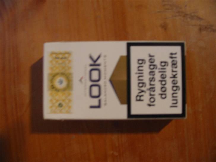 Smøg testen! - Gul/Guld Look
Pris: 33,50.-

Design: Det samme som de andre look. 6/20 Smøger

Kvalitet af indeholdet: Også en okay smøg, dog sagt med lidt tøven! Ikke vores favourit ihvertfald! 6/20 Smøger billede 24