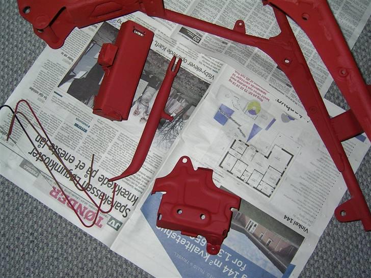 Suzuki Dm50 Samurai Projekt - Så blev Batteriholder, værktøjskasse og sidestøttefod grundet, og det er faktisk blevet meget godt. billede 44