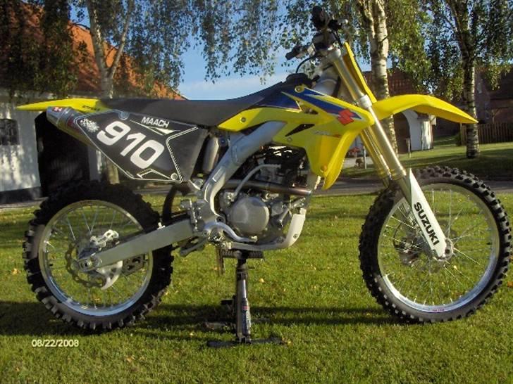 Suzuki RMZ 250 2009  - Efter få timer blev der sat mine numre på, og så Pro Circiut udstødning billede 3