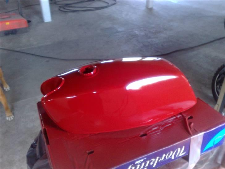 Suzuki Dm50 Samurai Projekt - Ny lakeret tank, i min rubinrøde lak :D billede 55