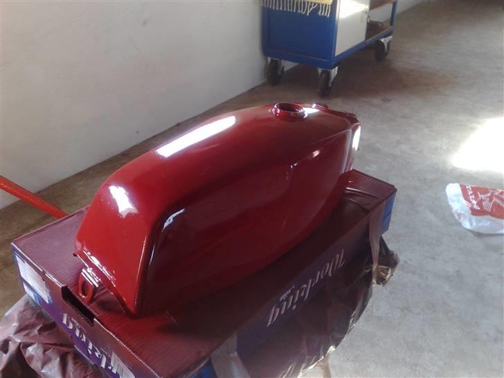 Suzuki Dm50 Samurai Projekt - Ny lakeret tank, i min rubinrøde lak :D billede 56