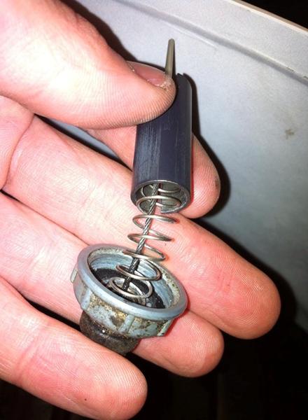 Fjeder for gasspjæld