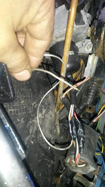 gennemsigtig ledning fra tænding hvor skal den sættes til?