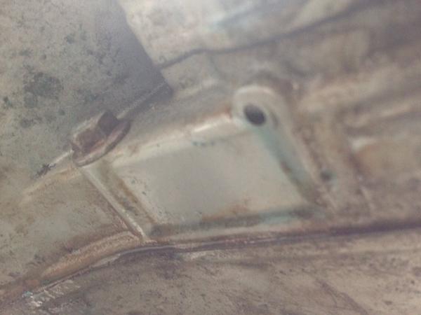 Køler væske drypper på derbi sendt