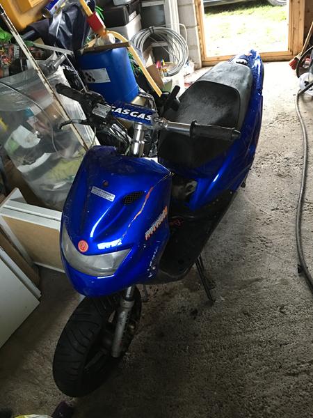 Tjekke årgang På scooter via stel nummer,