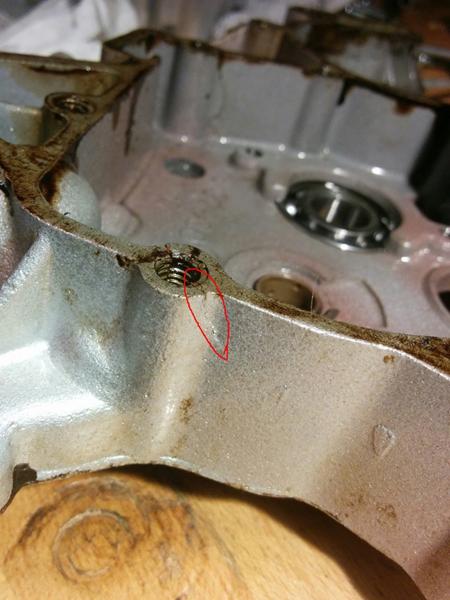 Utæt motorblok ved gevind