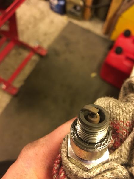 Farve på tændrør, dyse ned?