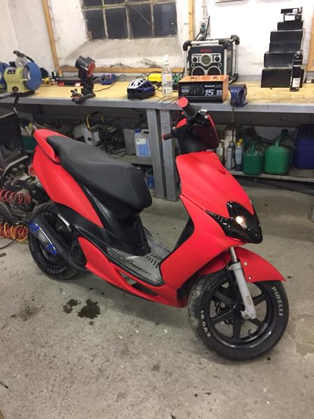 Hvilket tændrør og dyse?