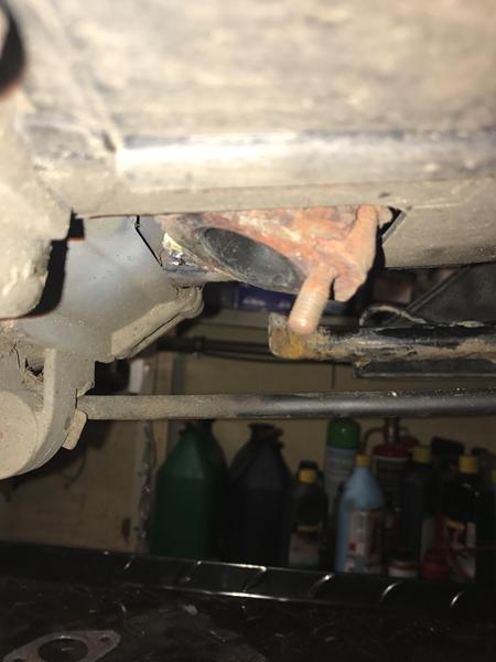 Knækket udstødnings gevind 